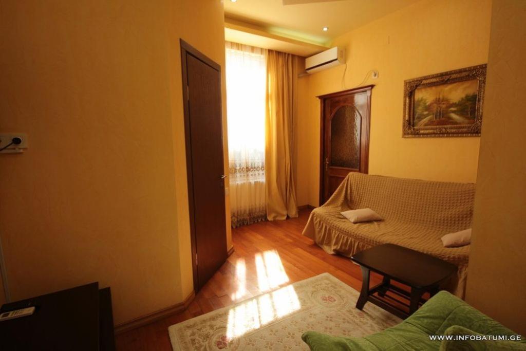 Hotel Black Sea House Batumi Kültér fotó